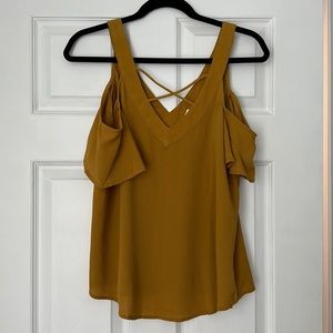 Keyhole shoulder sleeve blouse